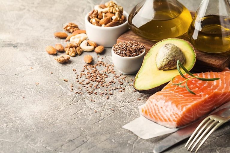 6 foods rich in healthy fats for athletes